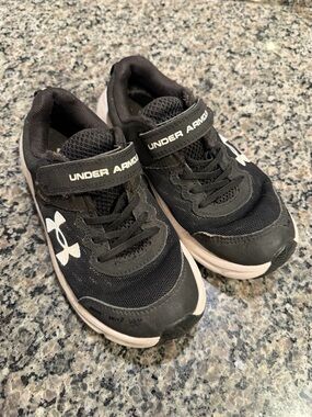 Under Armour Kids Black and White Sneakers Size 1
